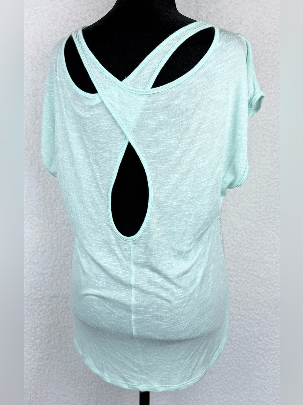 CHLOE K • Minty Blue Floral Lace Open-Back Short Sleeve Blouse Top, L - Picture 6 of 11